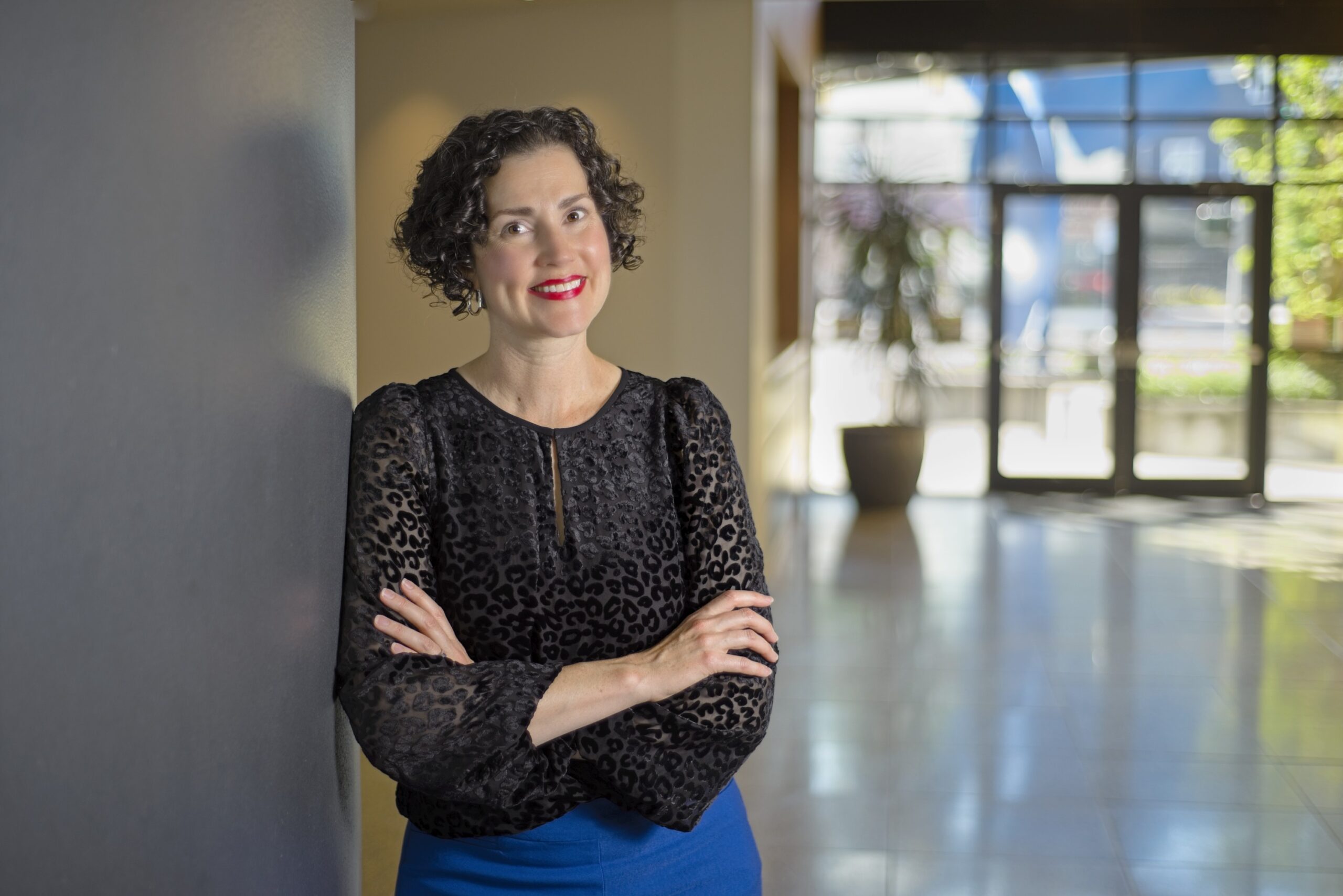 It’s Time to Get “Niche AF”: Why Scaling Founders are Flamingos, Not Peacocks